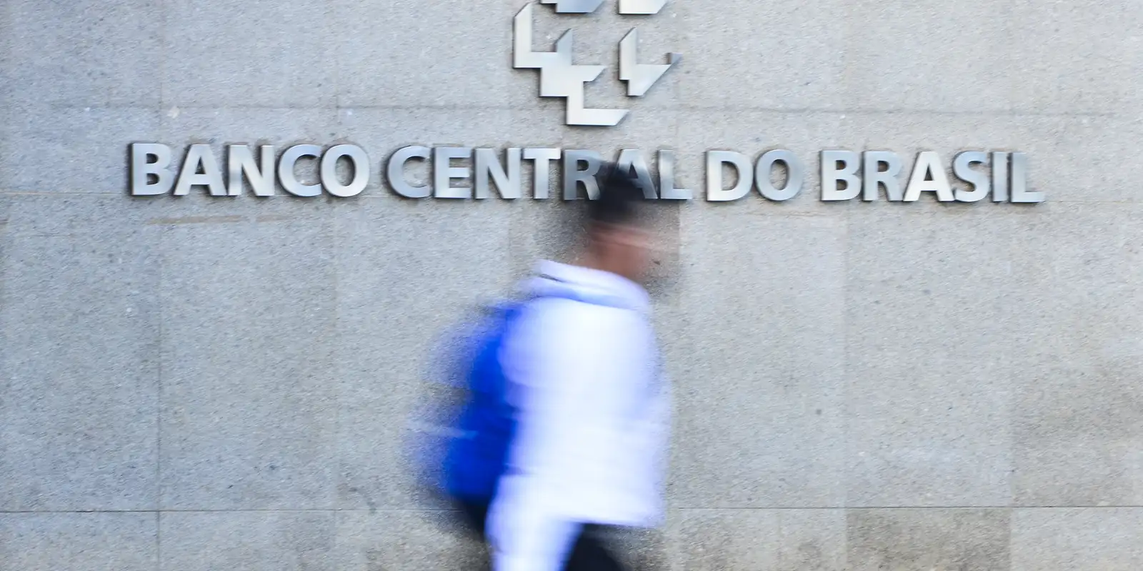 Juros do crédito para famílias sobem a 64% ao ano em junho, diz BC