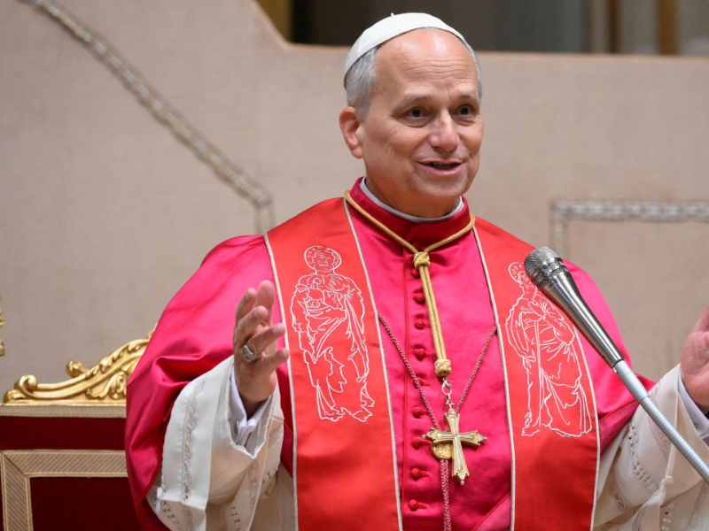 papa le o xiv reza em cemit rio de lampedusa e envia carta a 20260704