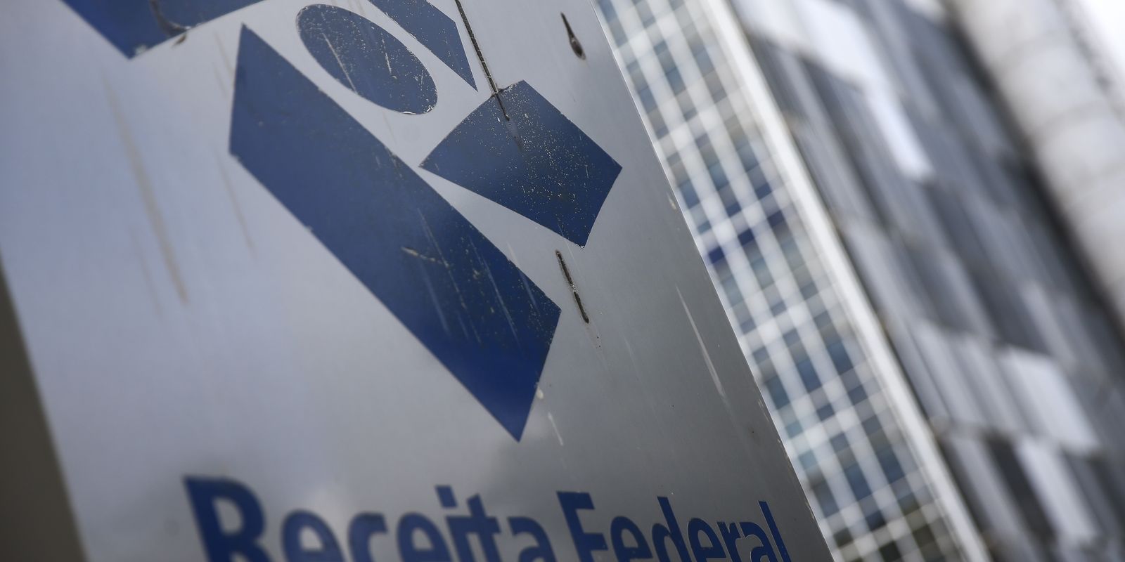 Receita Federal divide prazos para exibir IBS e CBS em notas fiscais
