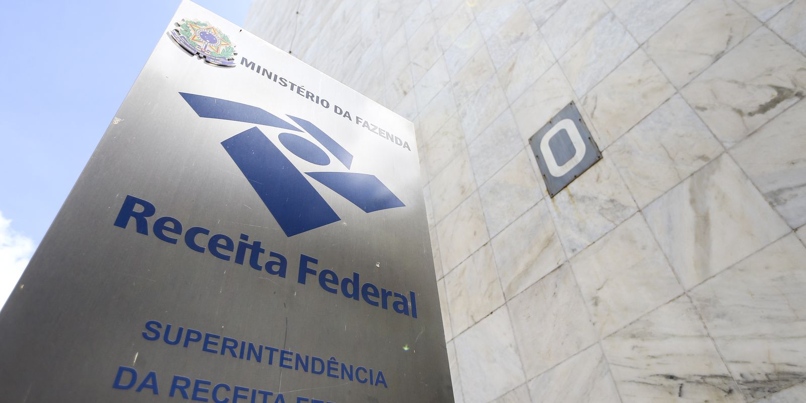 Receita Federal inclui 17 empresas de combustíveis na lista de devedoras