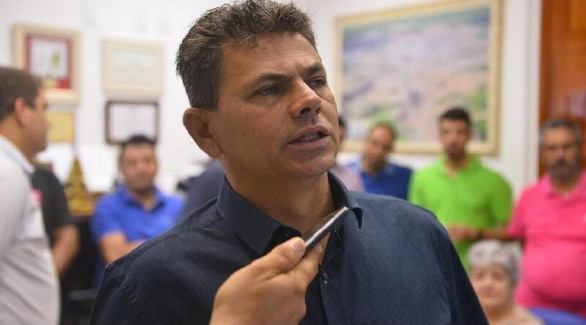 Justiça Eleitoral proíbe Valmir de divulgar jingle com nomes de Priscila, Eduardo e André David 2 Valmir dos Santos Costa durante entrevista em Sergipe