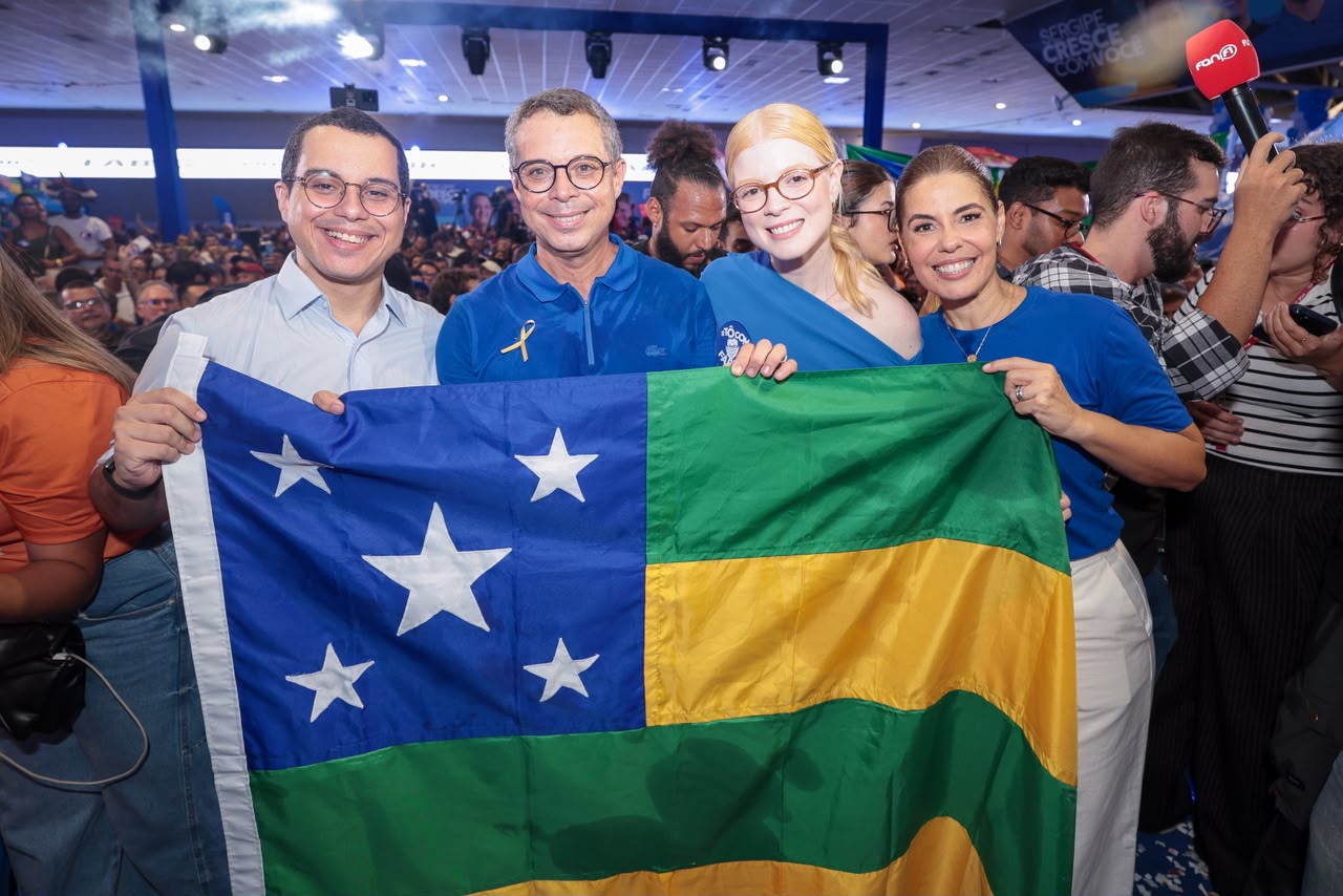 Governador Fábio Mitidieri interage com ambulantes e comunidade após grande convenção