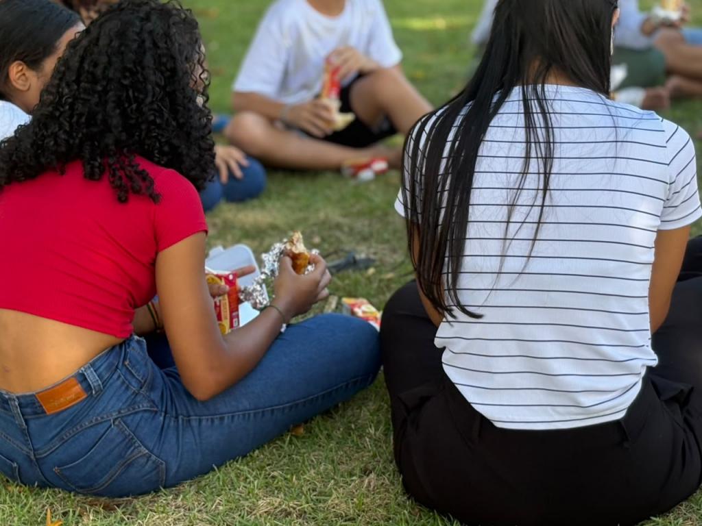 Abrigo Caçula Barreto celebra juventude com esporte na Farolândia