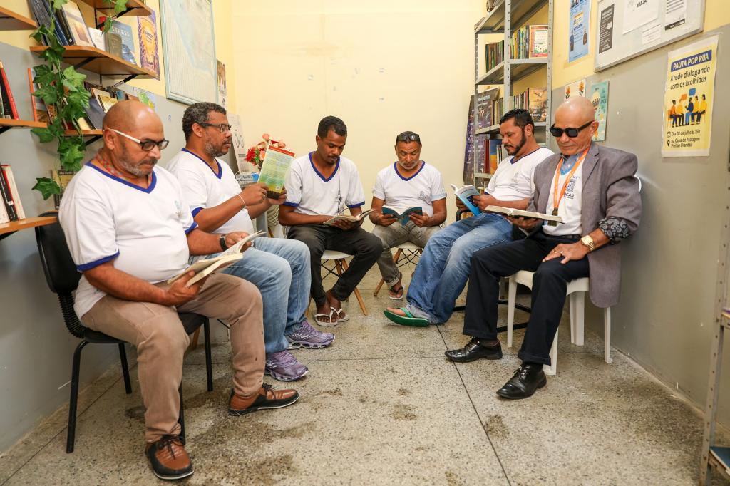 Aracaju lança auxílio de R$200 para estimular alunos da EJA a voltarem