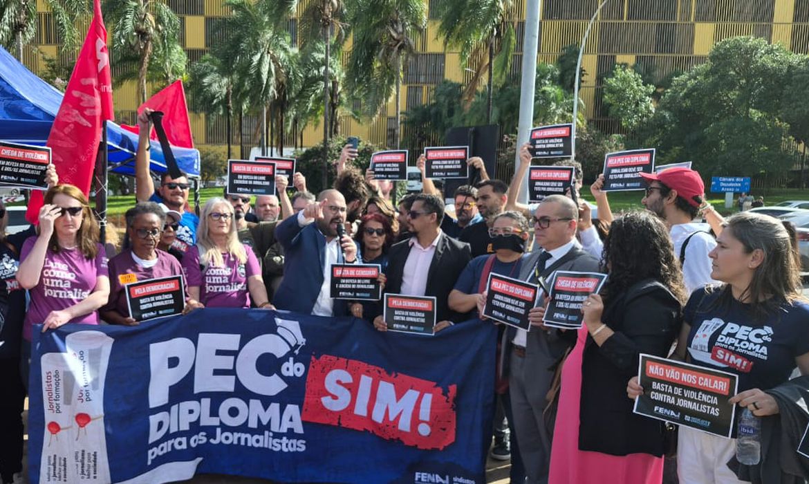 Entidades condenam, em audiência no Senado, cerceamento a jornalistas 1 ato em defesa dos jornalistas01