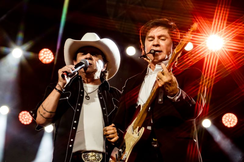 De Chitãozinho & Xororó a Hugo & Guilherme: a sexta-feira de Barretos 5 Show na arena da Festa do Peão de Barretos 2026