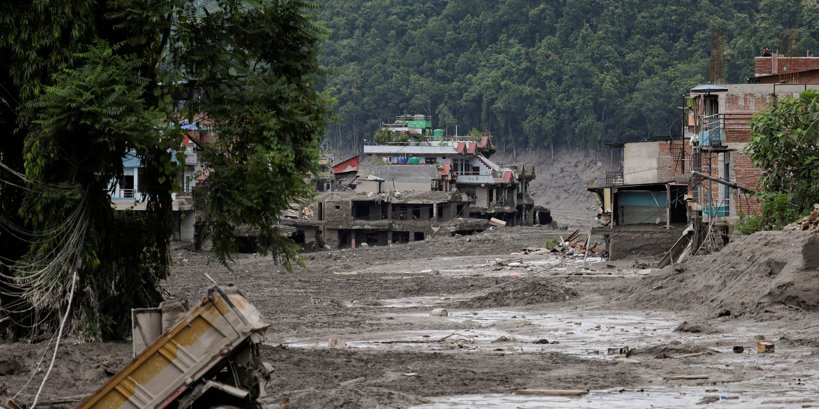 Brasil lamenta 157 mortes em deslizamentos no Nepal e Tibete