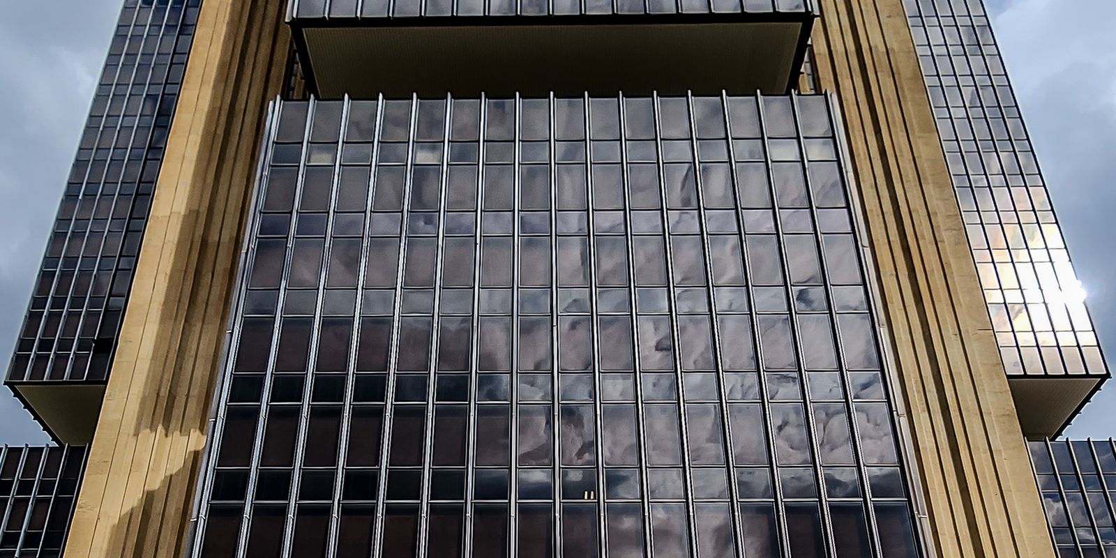 Copom reduz Selic para 14% e reforça manutenção de juros altos