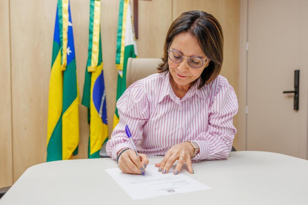Emília Corrêa anuncia mudanças nos comandos da Emsurb e Seplog