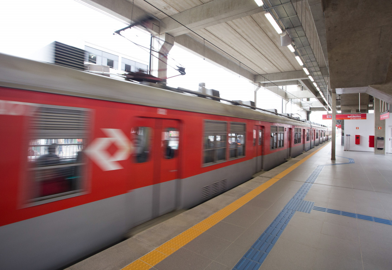 Ferroviários da linha 10-Turquesa decretam estado de greve; trem segue