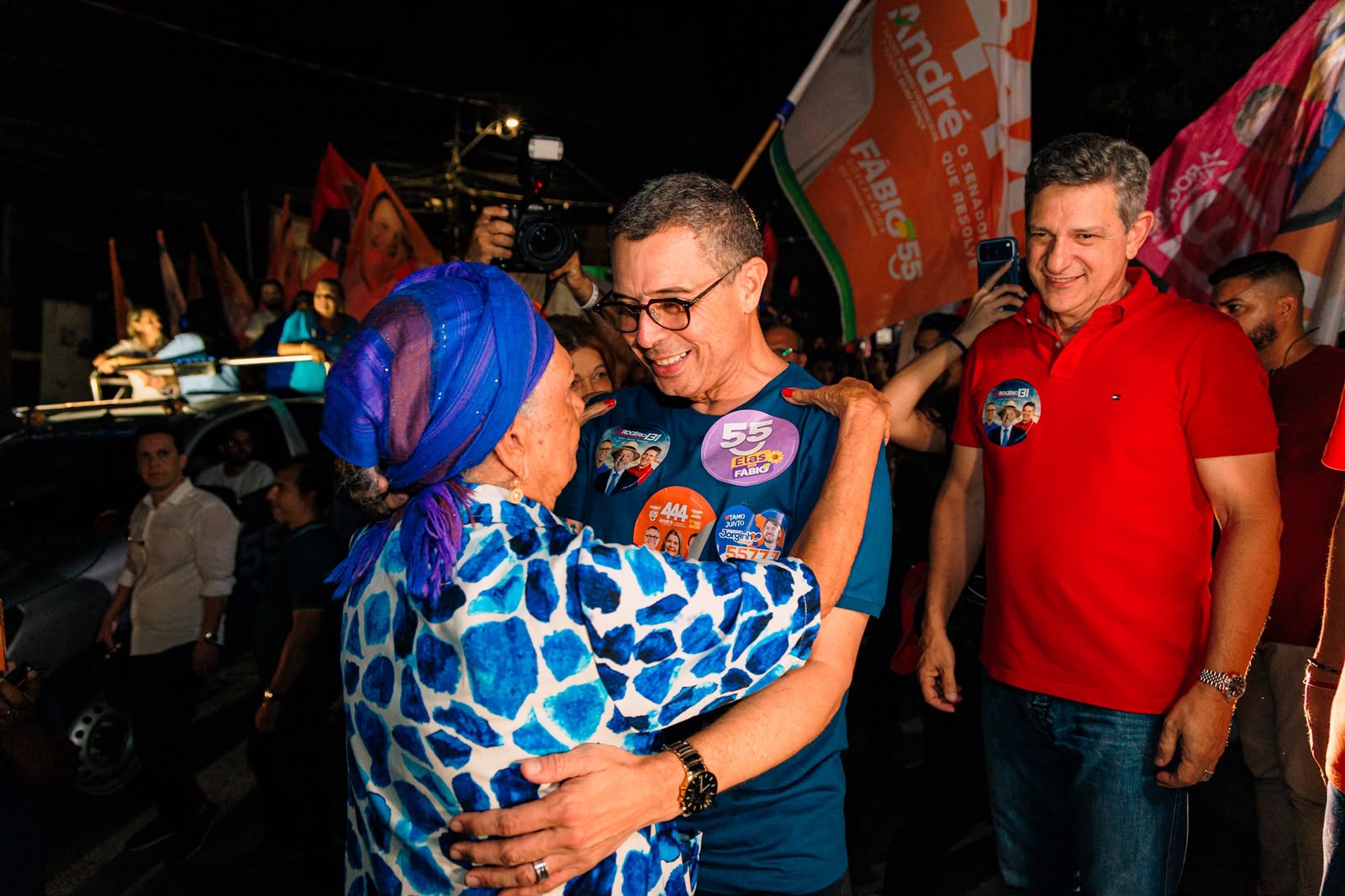 Governador Fábio Mitidieri em minicarreata na zona Oeste de Aracaju