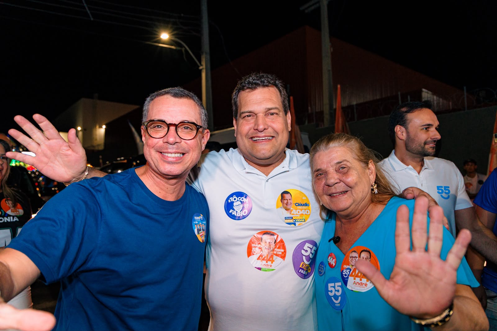 Governador Fábio Mitidieri em minicarreata na zona Oeste de Aracaju
