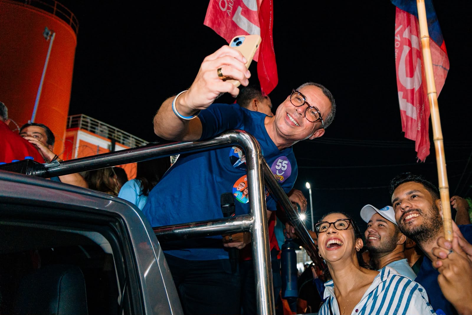 Governador Fábio Mitidieri em minicarreata na zona Oeste de Aracaju