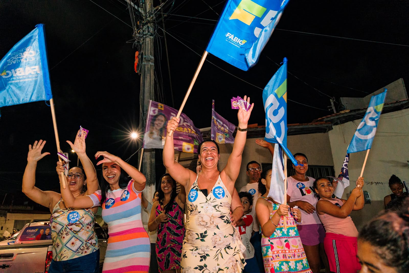 Governador Fábio Mitidieri em minicarreata na zona Oeste de Aracaju