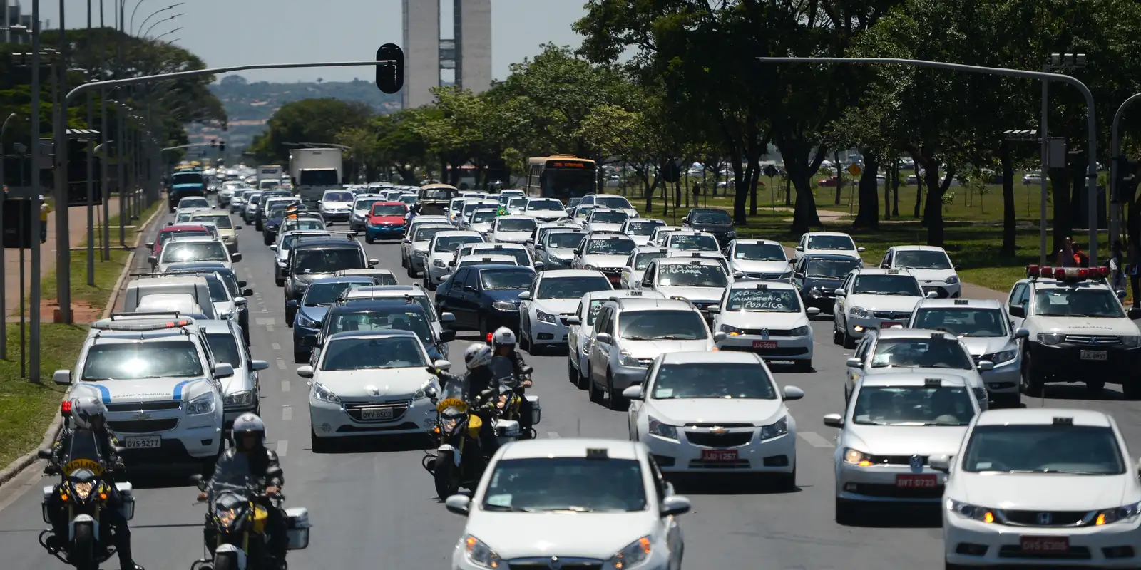 Governo amplia crédito a motoristas de app e táxis para R$200 mil