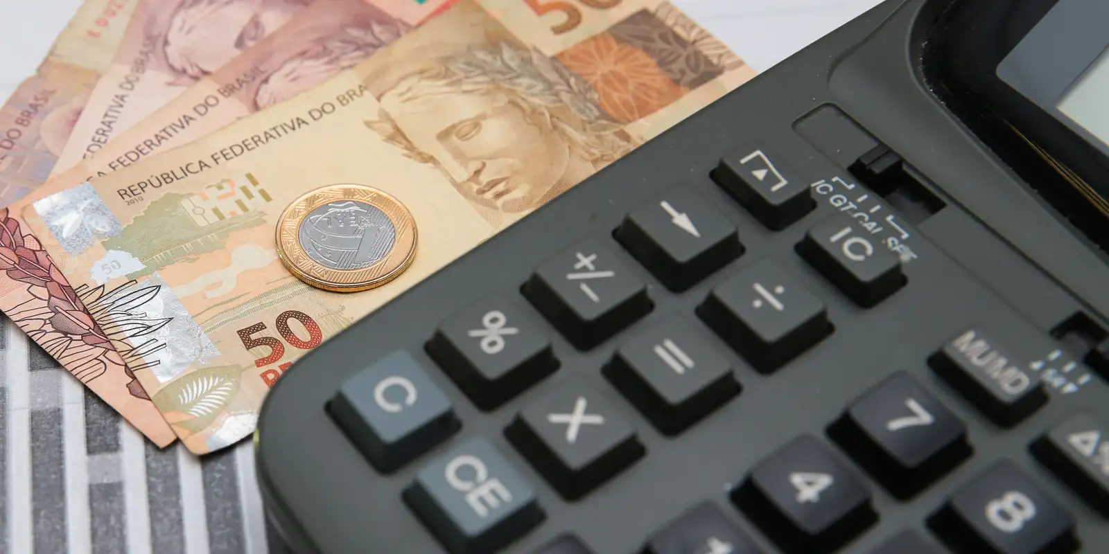 Governo estima R$636 bi com CBS e prevê superávit de R$18,6 bi