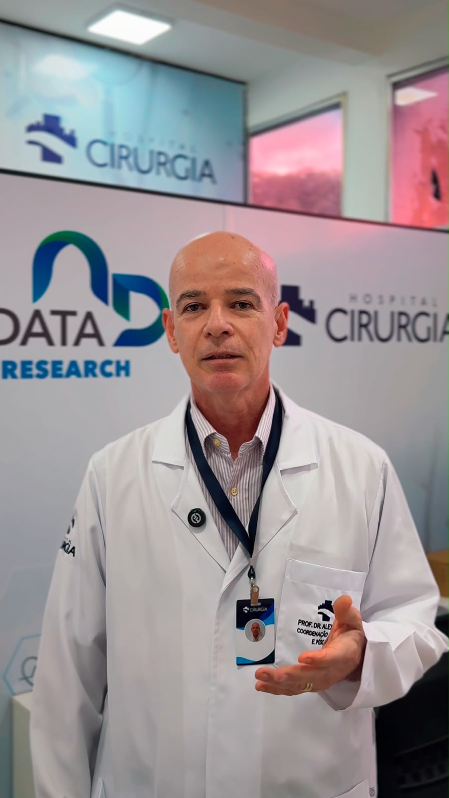 Hospital de Cirurgia participa de pesquisa que aponta cura funcional da hepatite B 3 Dr. Alex Vianey, coordenador da Comissão de Residência Médica do Hospital de Cirurgia e diretor médico da NewData