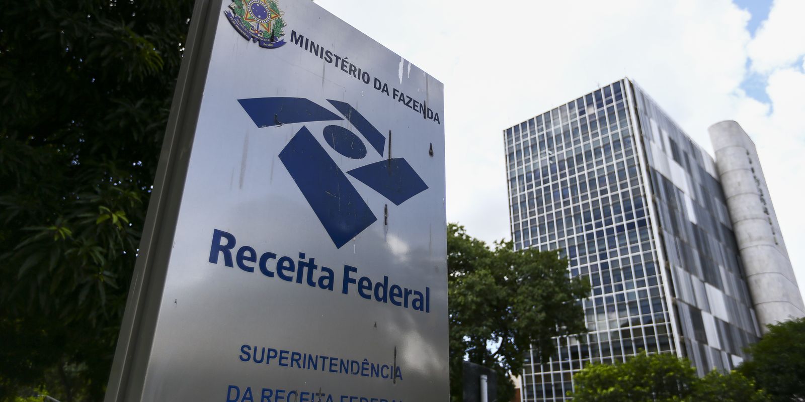 IR sobre dividendos rende R$ 3,1 bi até julho — só 18% da meta 1 IR sobre dividendos rende R$ 3,1 bi até julho — só 18% da meta