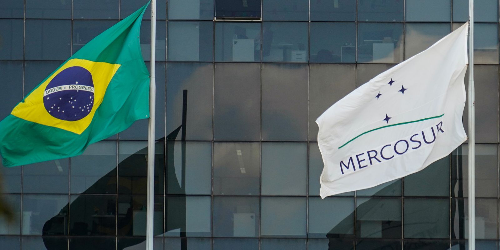 Mercosul acaba com tarifas no comércio eletrônico e amplia proteção de dados