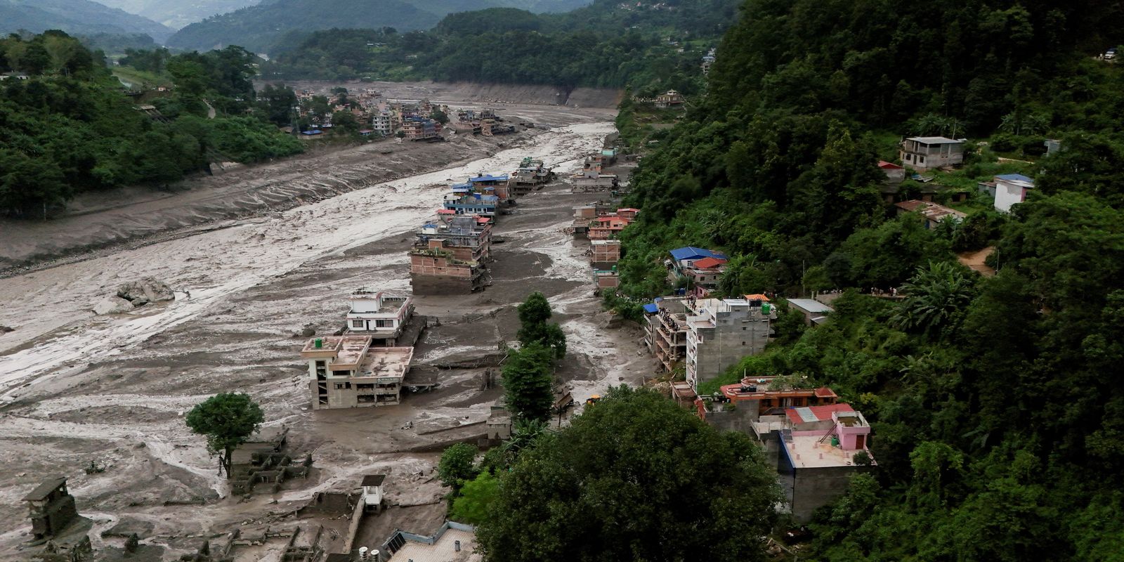 Nepal alerta para transbordamento de lago glaciar e risco de novas enchentes