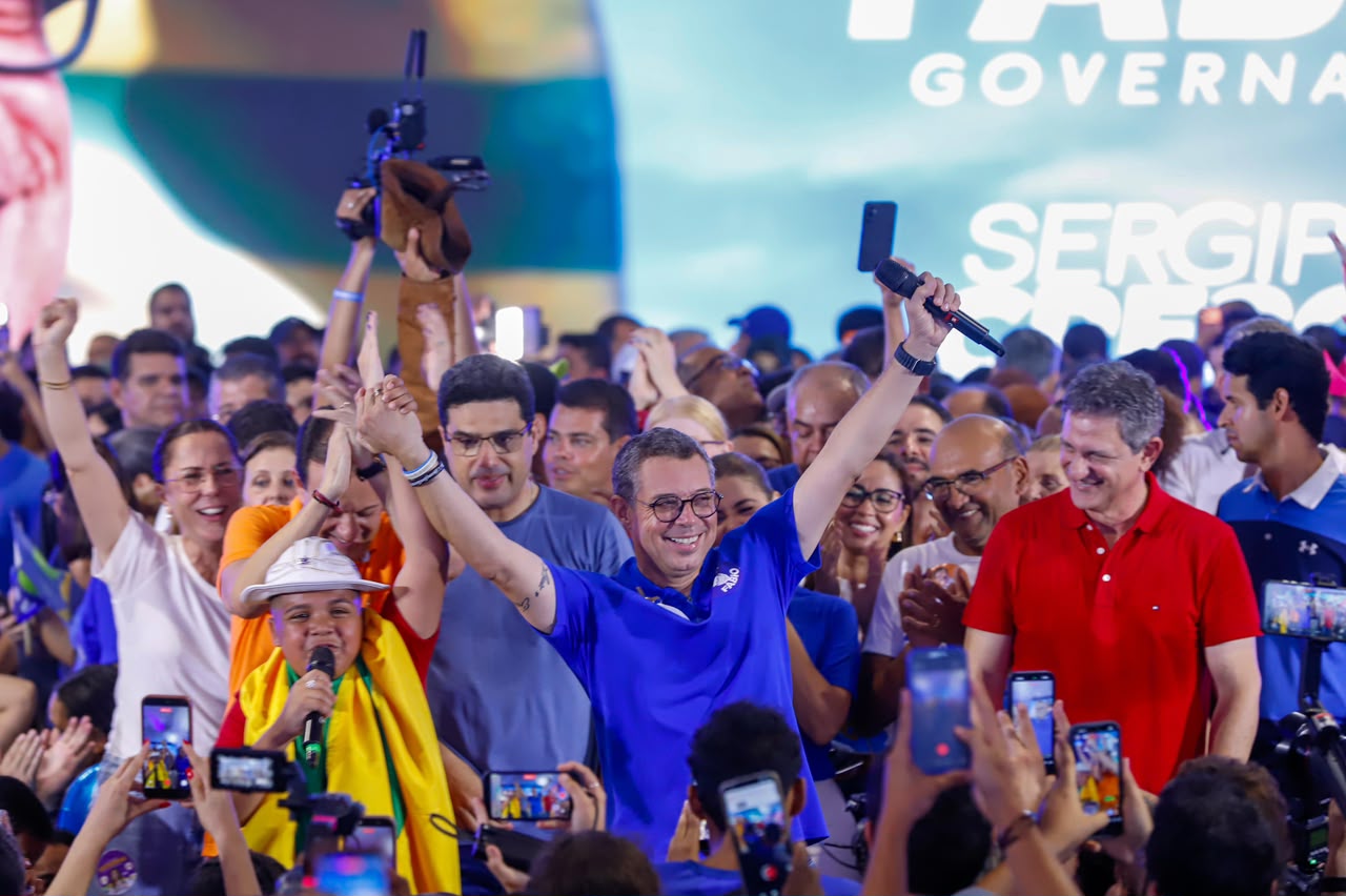 Nova pesquisa CTAS mostra Fábio Mitidieri na liderança com 44,4% das intenções de voto 3 Governador Fábio Mitidieri durante agenda de campanha em Sergipe