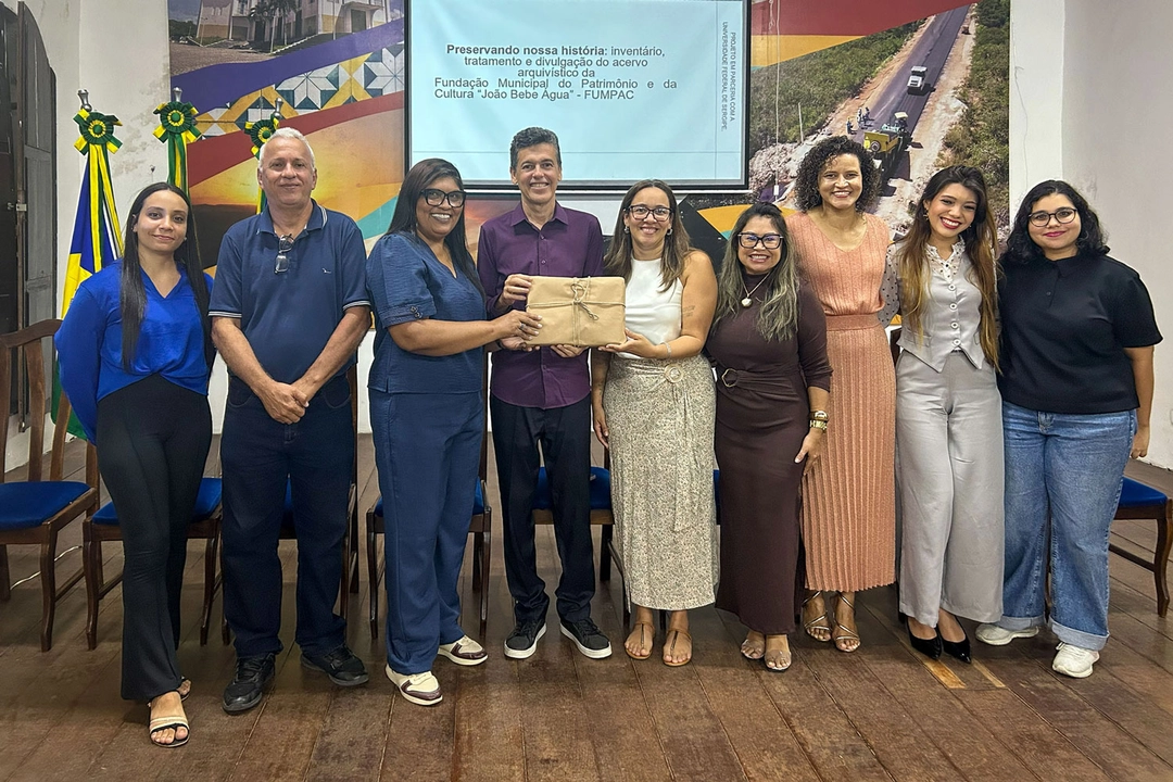 Alunos da UFS digitalizam 10 mil documentos e entregam acervo a São Cristóvão