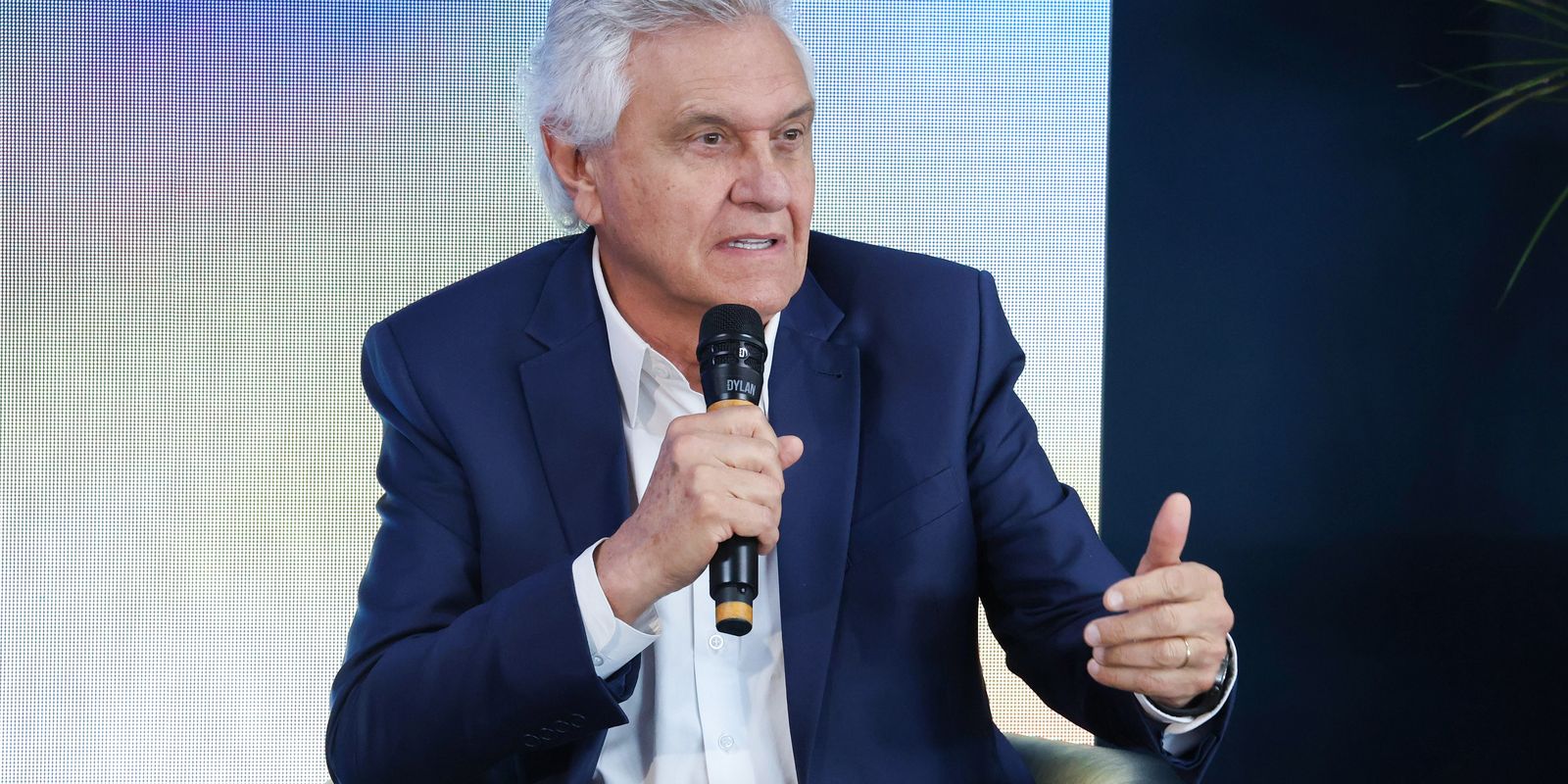 Caiado apresenta programa 'transformador' com foco em segurança e economia