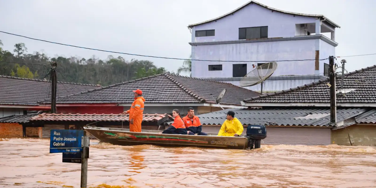 Chuvas forçam emergência em seis cidades do sul de SP; 2 mil afetados