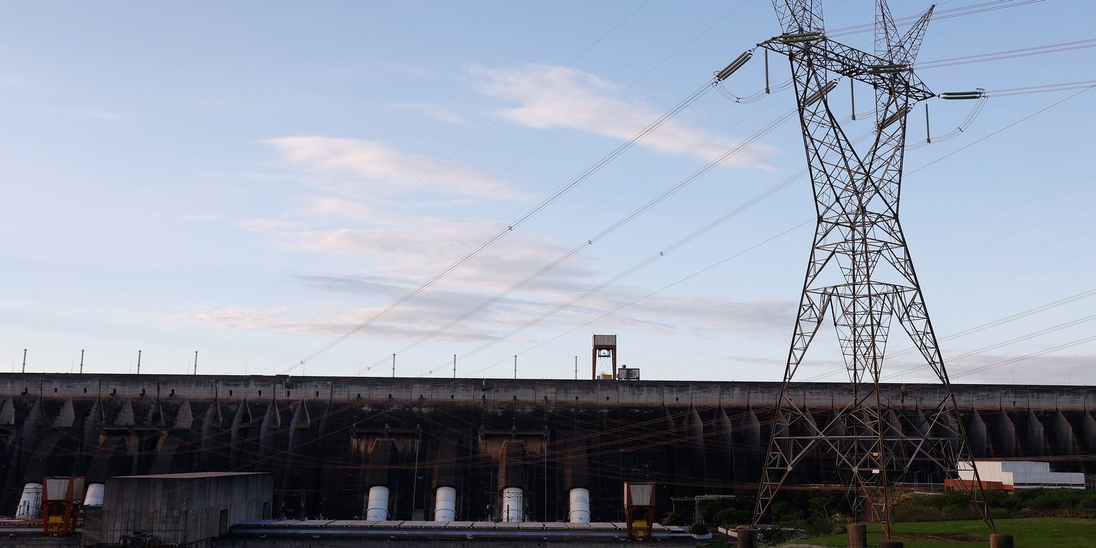 Contas de luz voltam à bandeira verde em outubro; cobrança extra acaba