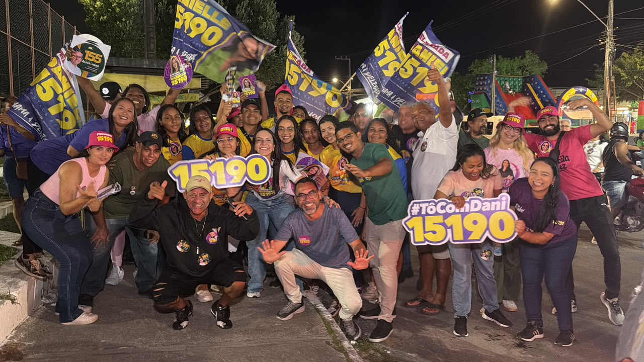 Apoiadores da Delegada Danielle durante carreata no bairro Santos Dumont, em Aracaju