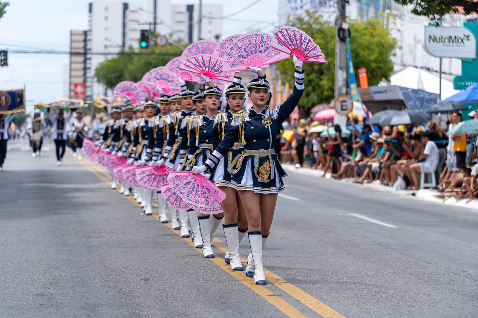 Desfile de 7 de Setembro reúne Forças Armadas e 48 escolas em Aracaju 3 Banda marcial de escola no desfile de 7 de Setembro em Aracaju