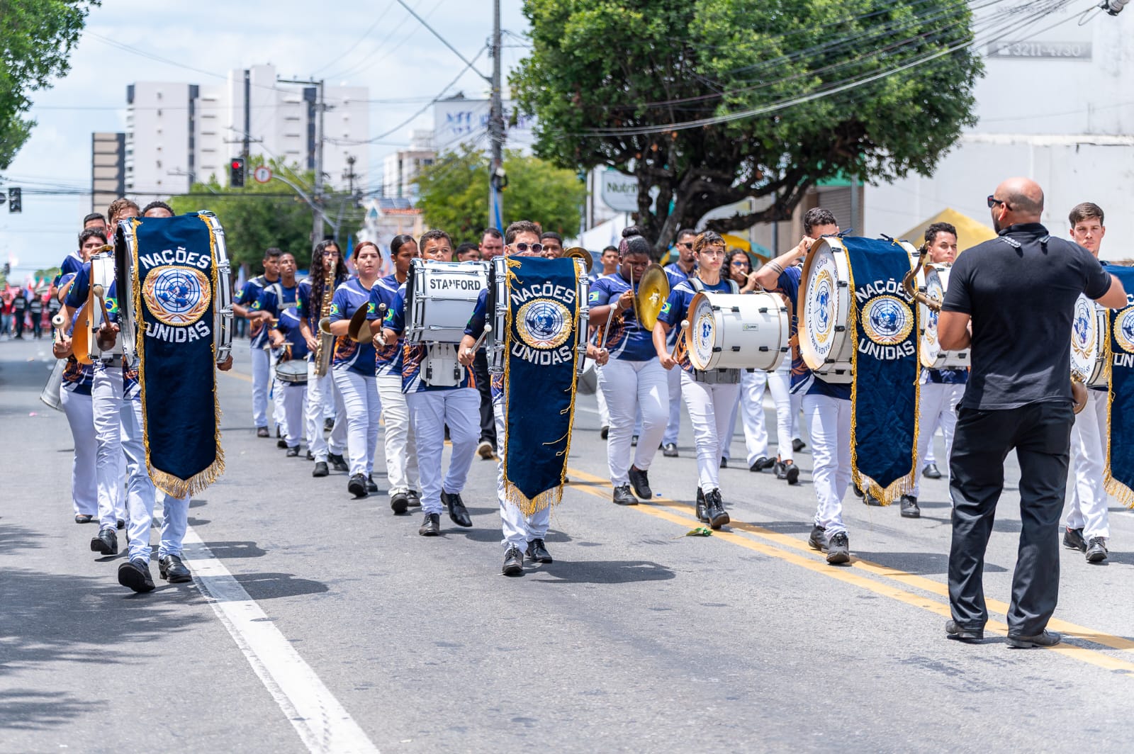 Desfile de 7 de Setembro reúne Forças Armadas e 48 escolas em Aracaju 9 Estudantes desfilam com banda marcial na Avenida Barão de Maruim