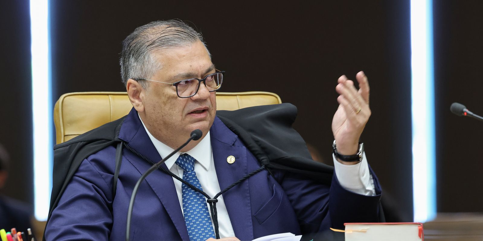 Dino e Zanin pedem julgamento conjunto de Moraes e Mendonça no STF