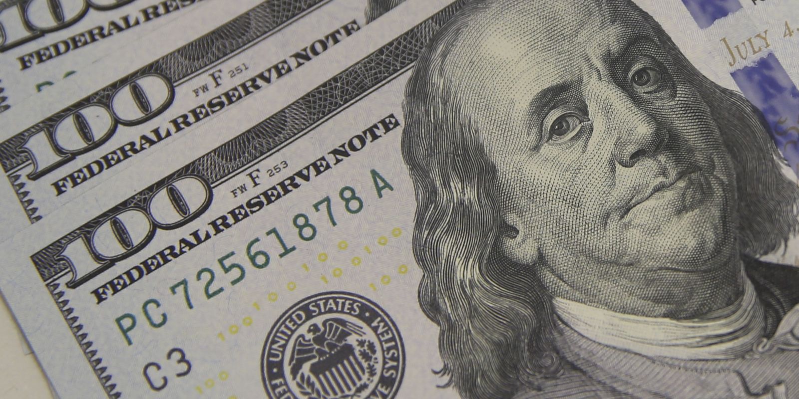 Dólar recua a R$5,09; Ibovespa atinge maior patamar desde maio