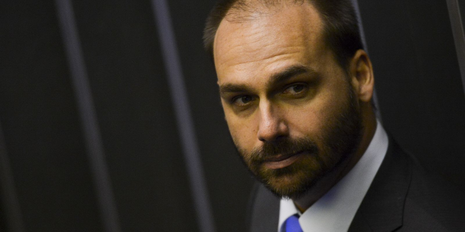 Eduardo Bolsonaro perde cargo na Polícia Federal por abandono