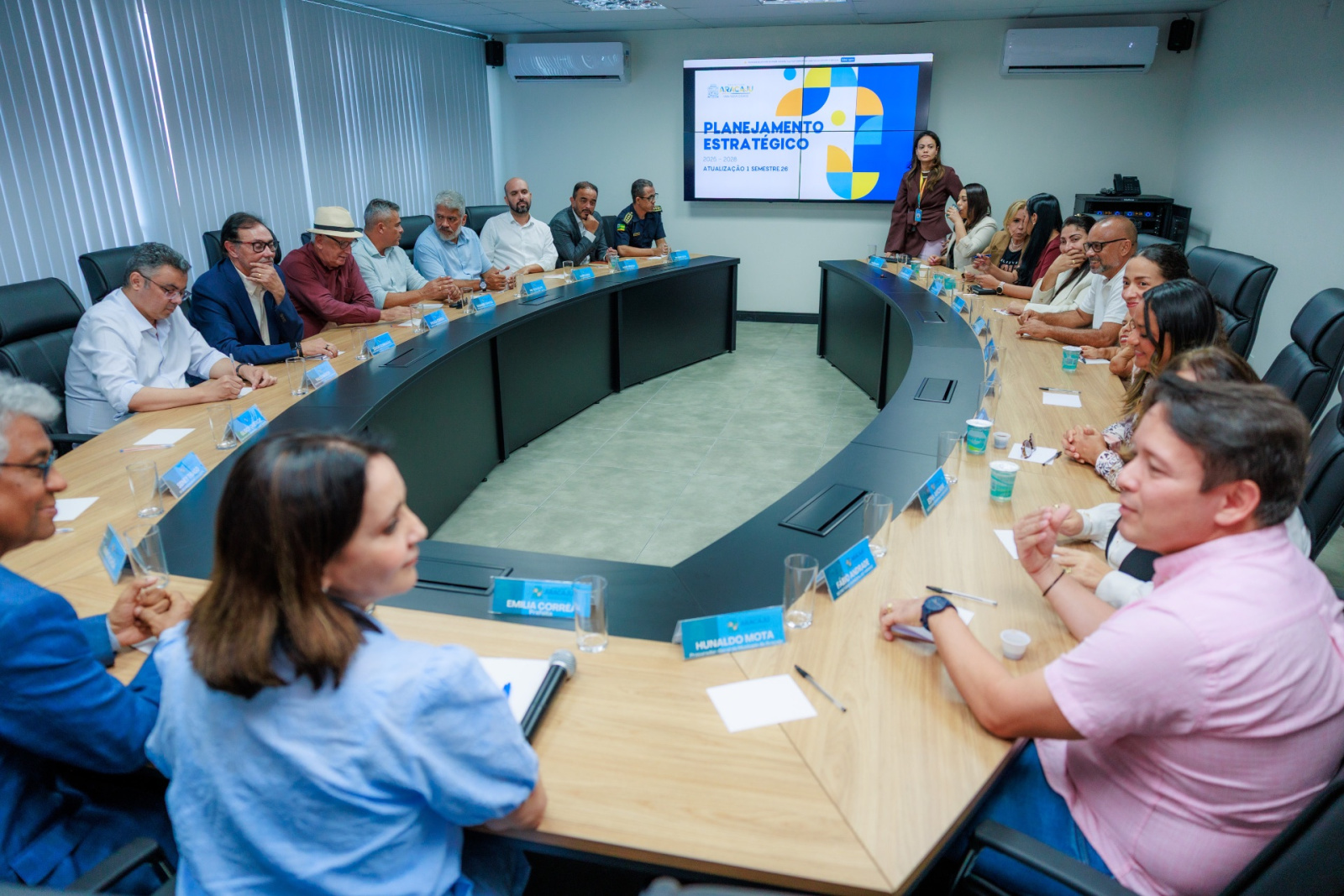 Emília Corrêa ajusta metas do Planejamento 2025–2028 com secretários