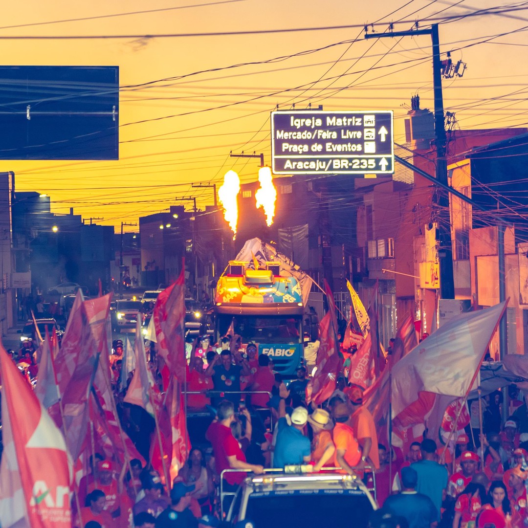 Carreata do governador Fábio Mitidieri reúne apoiadores nas ruas de Itabaiana