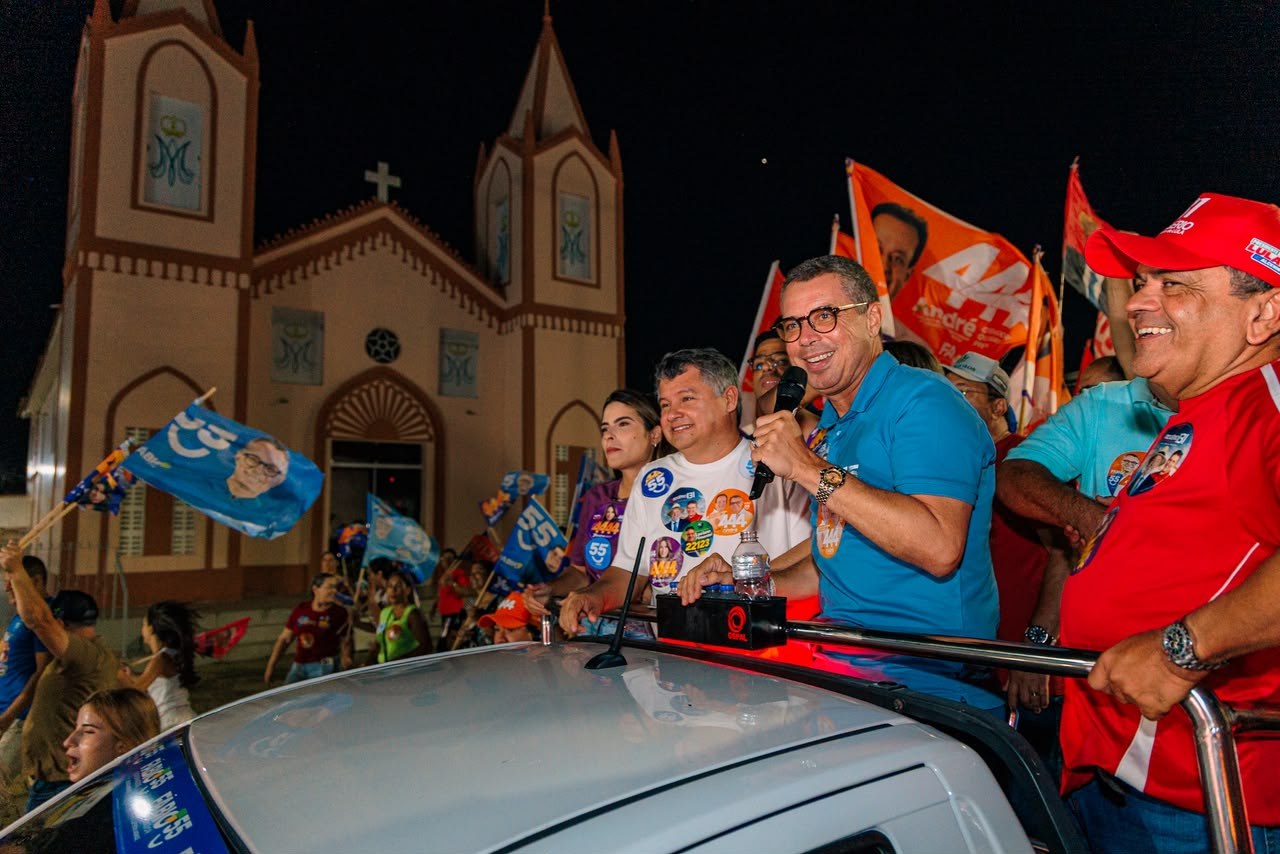 No Sertão, Fábio Mitidieri destaca a primeira UTI implantada na região 2 Carreata passa em frente à igreja matriz de Graccho Cardoso