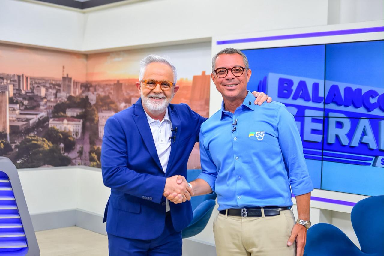 O governador Fábio Mitidieri durante entrevista no estúdio da TV Atalaia