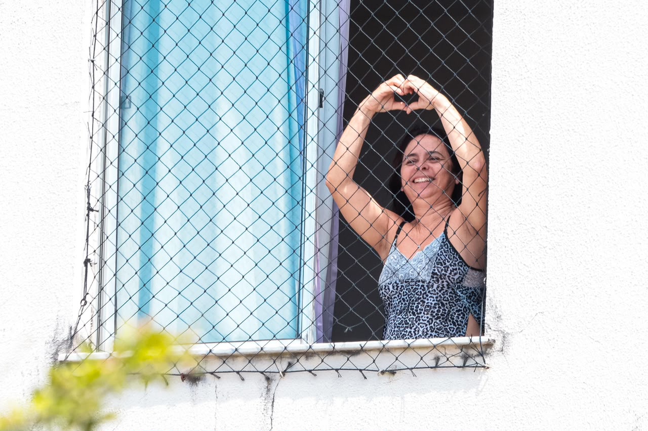 Governador Fábio Mitidieri durante caminhada na Zona Sul de Aracaju