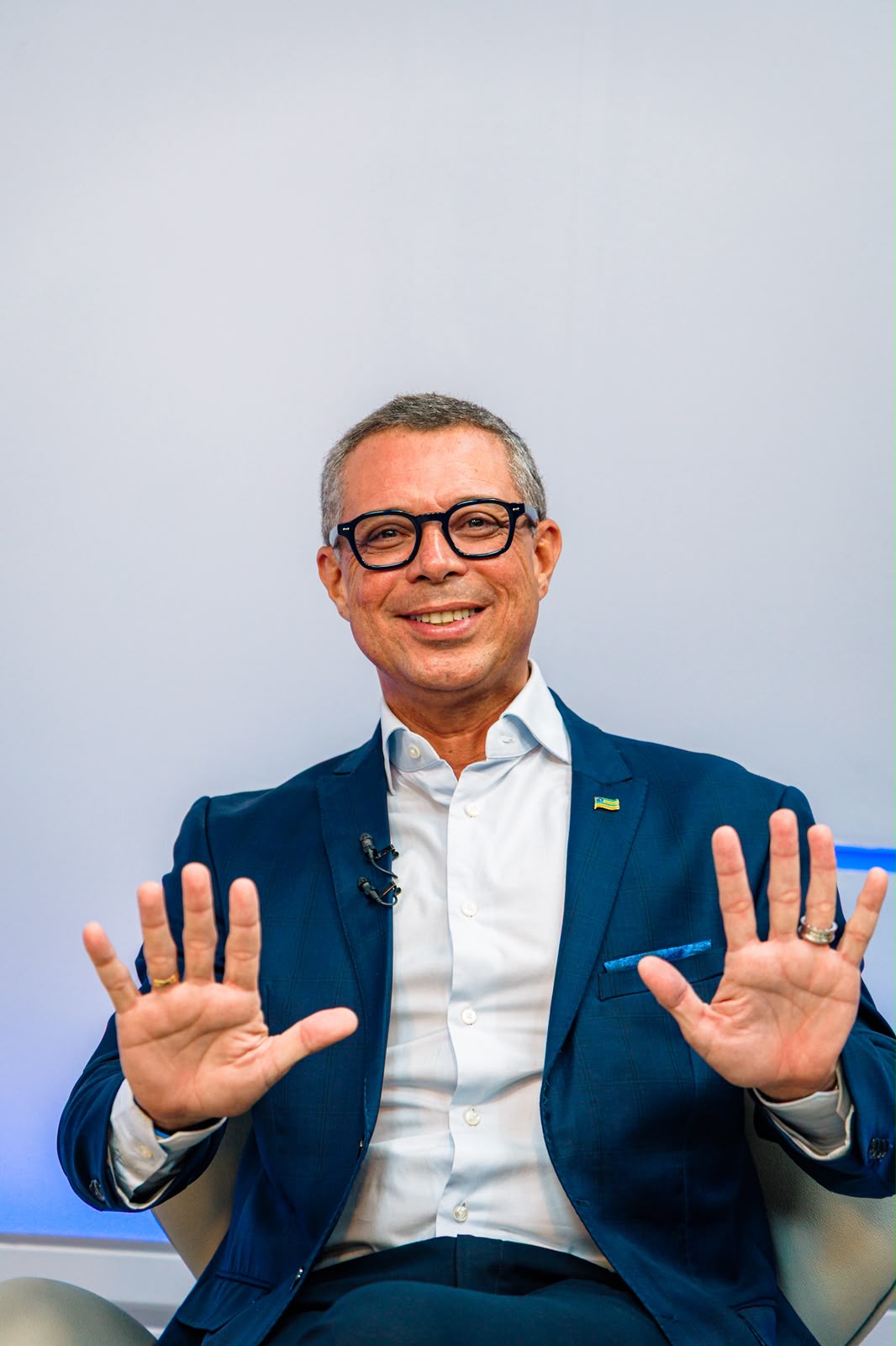 O governador Fábio Mitidieri durante entrevista à TV Sergipe sobre educação e turismo