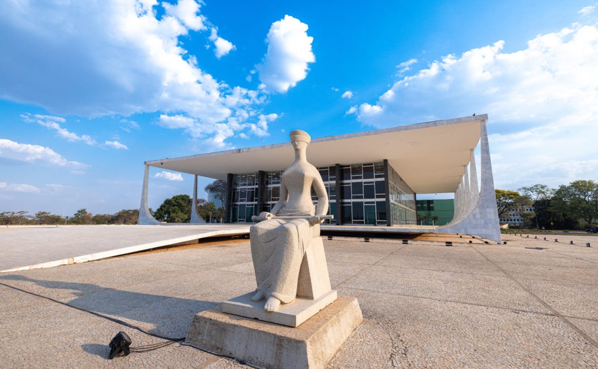 Escultura A Justiça em frente à sede do Supremo Tribunal Federal, em Brasília