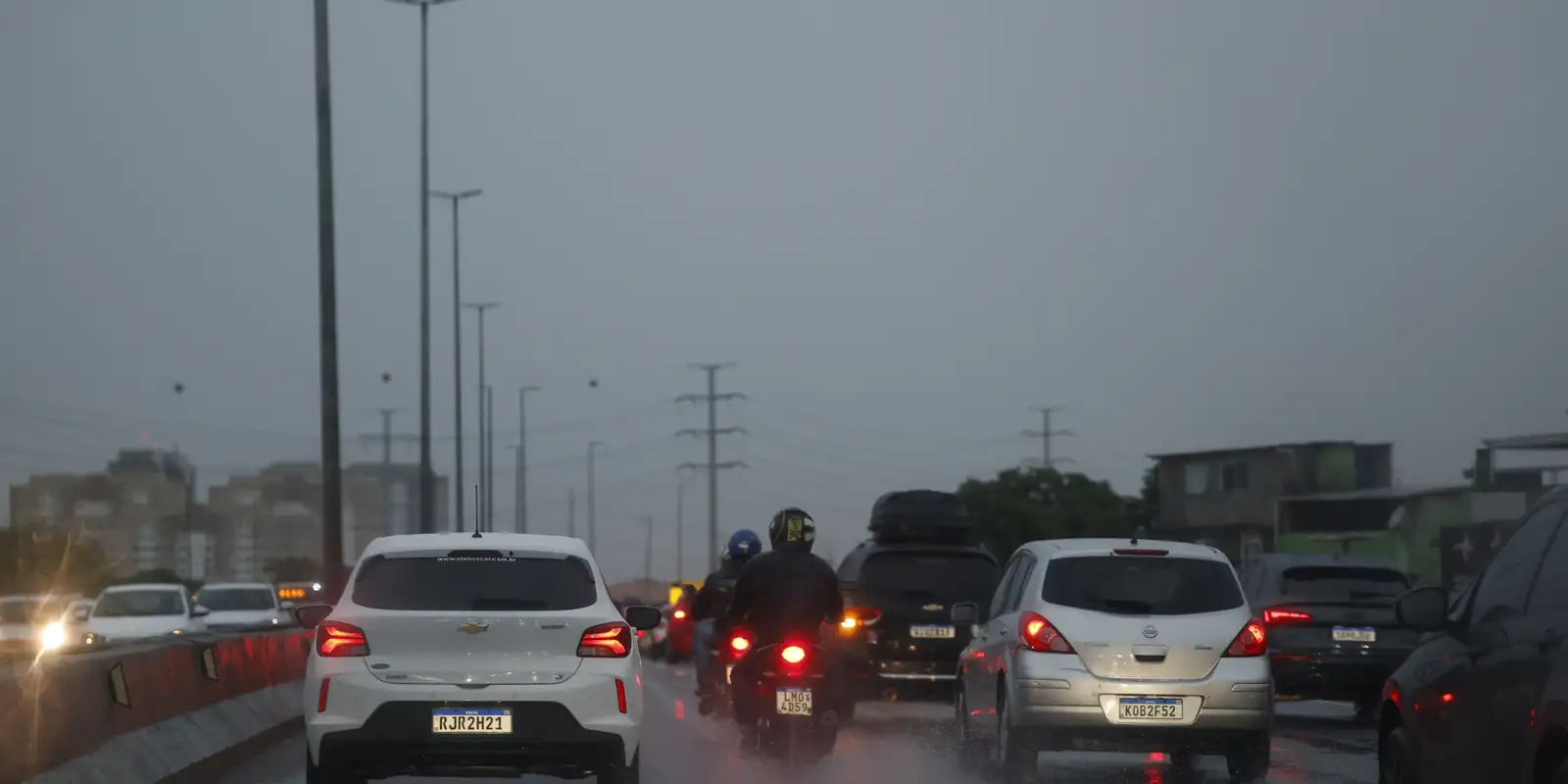 Frente fria e ciclone provocam chuva e trovoadas no Sudeste e sul do Nordeste 1 Frente fria e ciclone provocam chuva e trovoadas no Sudeste e sul do Nordeste