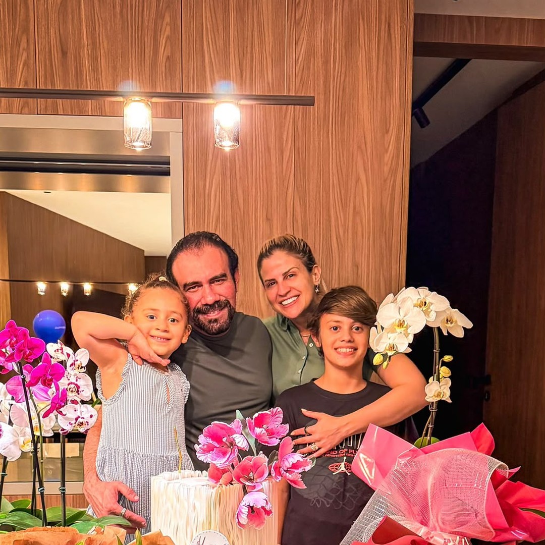 Geovana Costa comemora aniversário ao lado da família