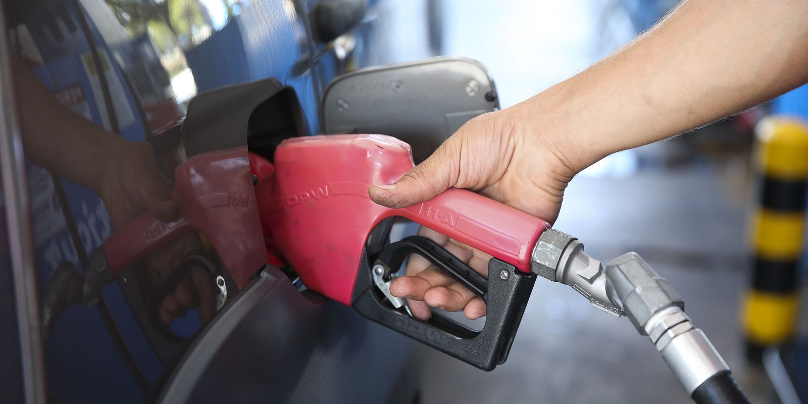 Governo vai estender subsídio de R$ 2,12 ao litro do diesel por 30 dias