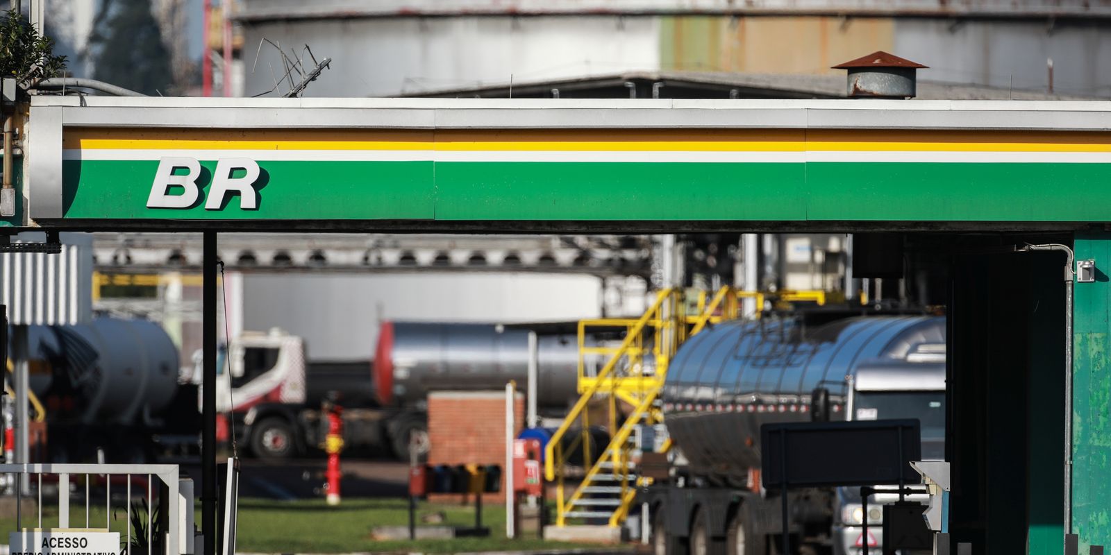 Governo zera alta de R$1 no diesel das refinarias com subvenção