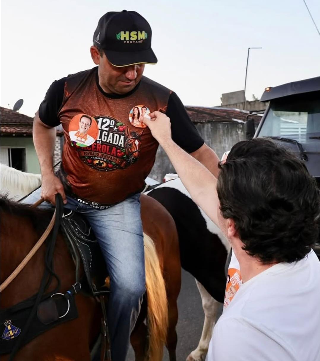 Deputado federal Gustinho Ribeiro na 12ª Cavalgada da Acerola, em Lagarto