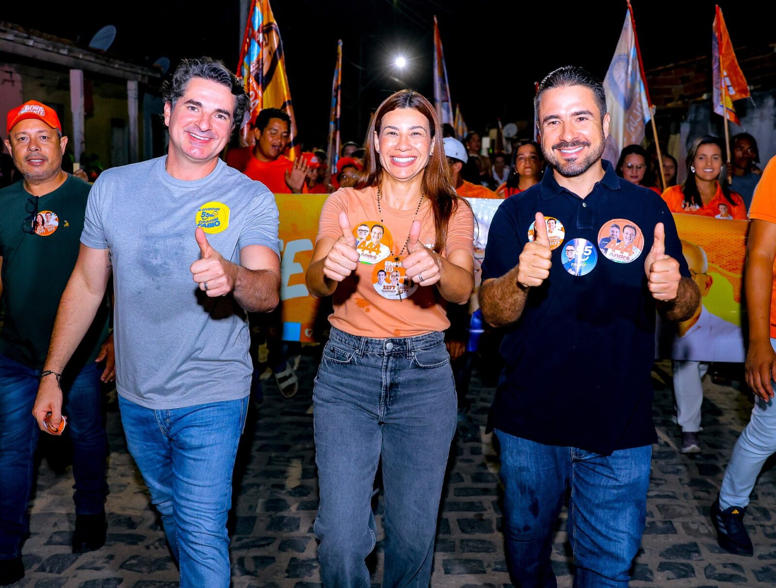 Gustinho Ribeiro, Hilda Ribeiro e Ricardo Vasconcelos durante caminhada no Jardim Campo Novo, em Lagarto
