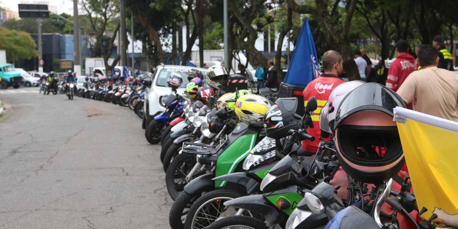 IBGE revela que só 19,4% dos motoboys de apps têm proteção previdenciária