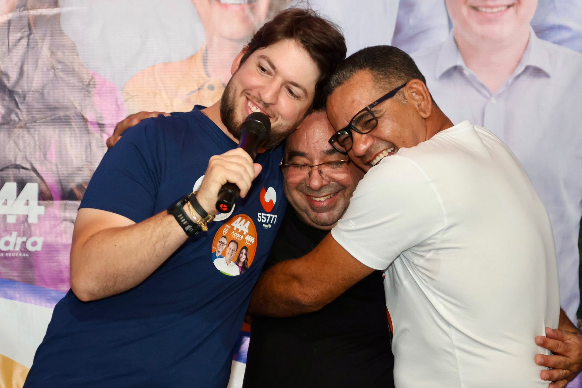 Jorginho Araujo ao lado de lideranças durante encontro no povoado Colônia, em Indiaroba